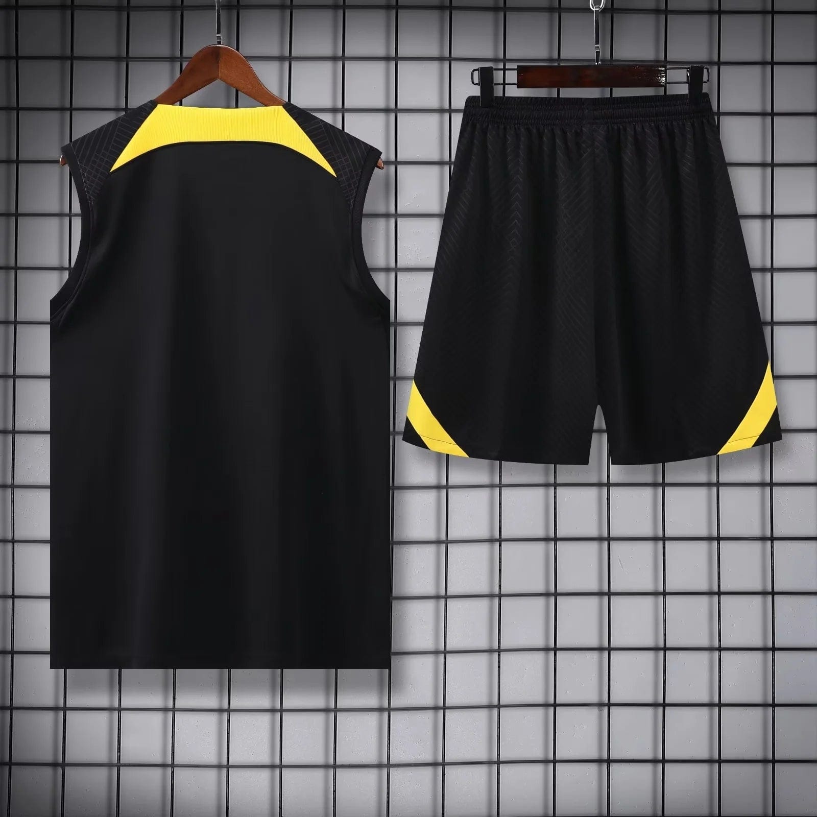 PSG Sleeveless Training Kit 2023/2024 - Black/Yellow