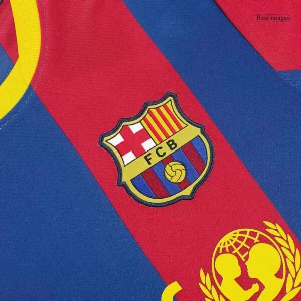 logo on barcelona home retro jersey 2010-11